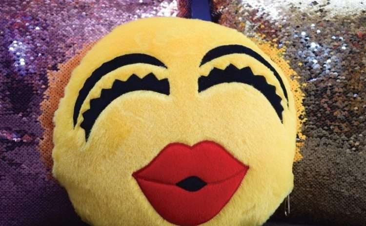 Smiley Cushion 01 – Customized Gifts Online