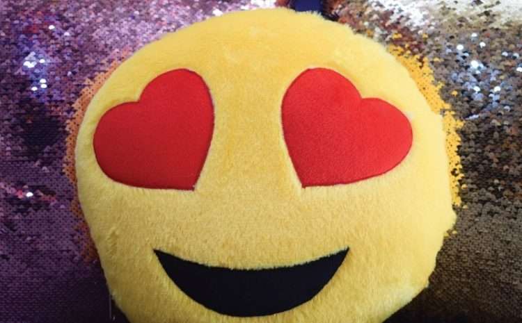 Heart Eyes Emoji – Customized Gifts Online