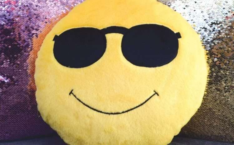 Cool Emoji Cushion – Customized Gifts Online